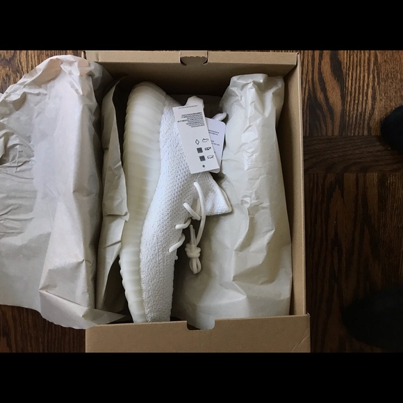 NEW Adidas Yeezy Boost 350 V2 Triple White - Picture 5 of 8